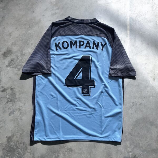 Manchester City 2016/17 Home Nike 4 Kompany
