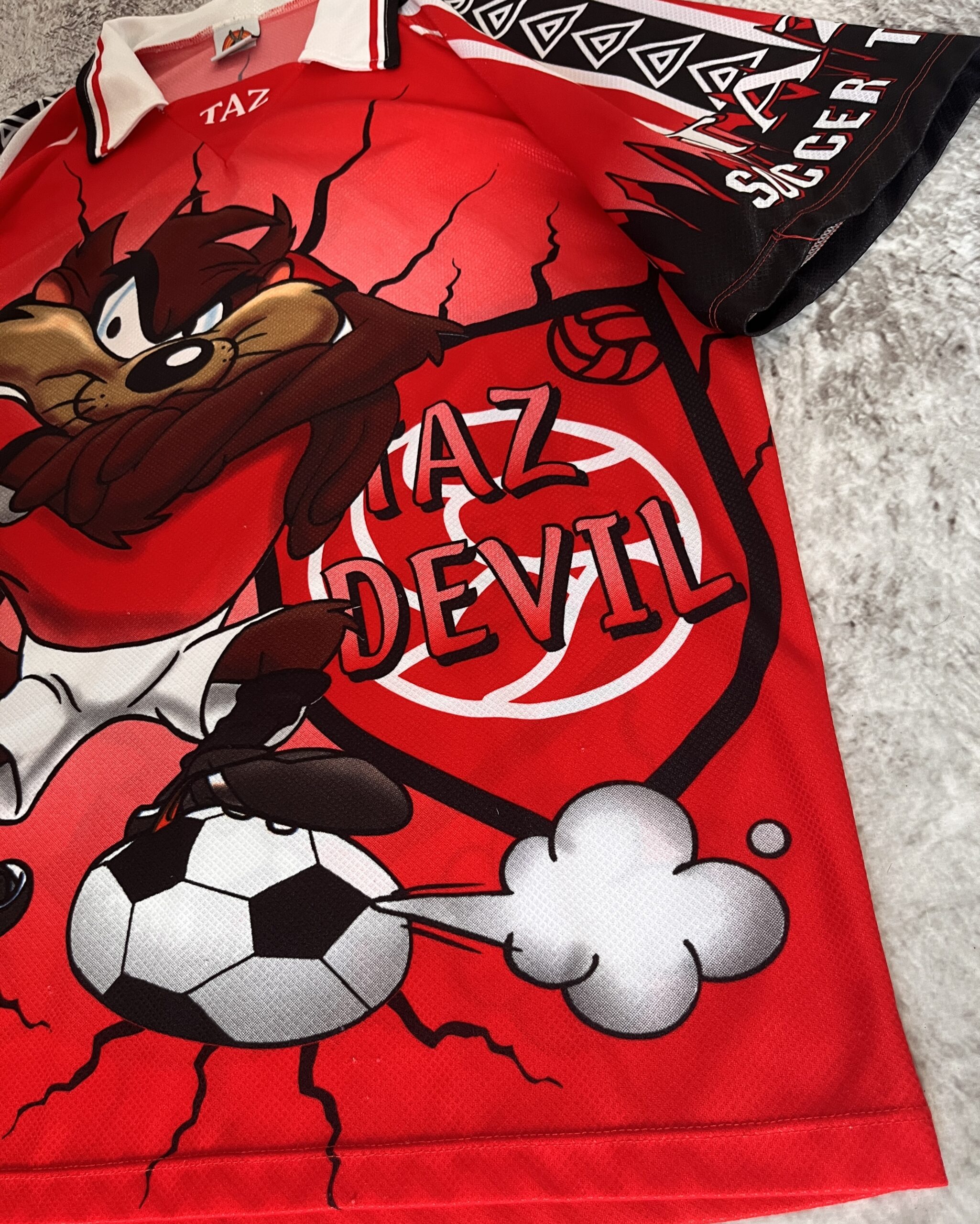 Manchester United x Looney Tunes "Taz Devil" 1999 - obrazek 6